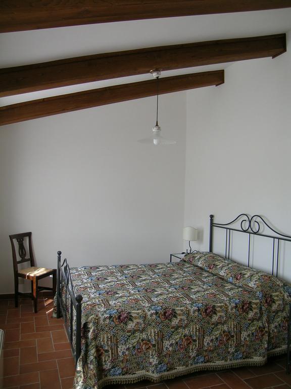 Agriturismo Podere Ossaia Cortona Habitación foto